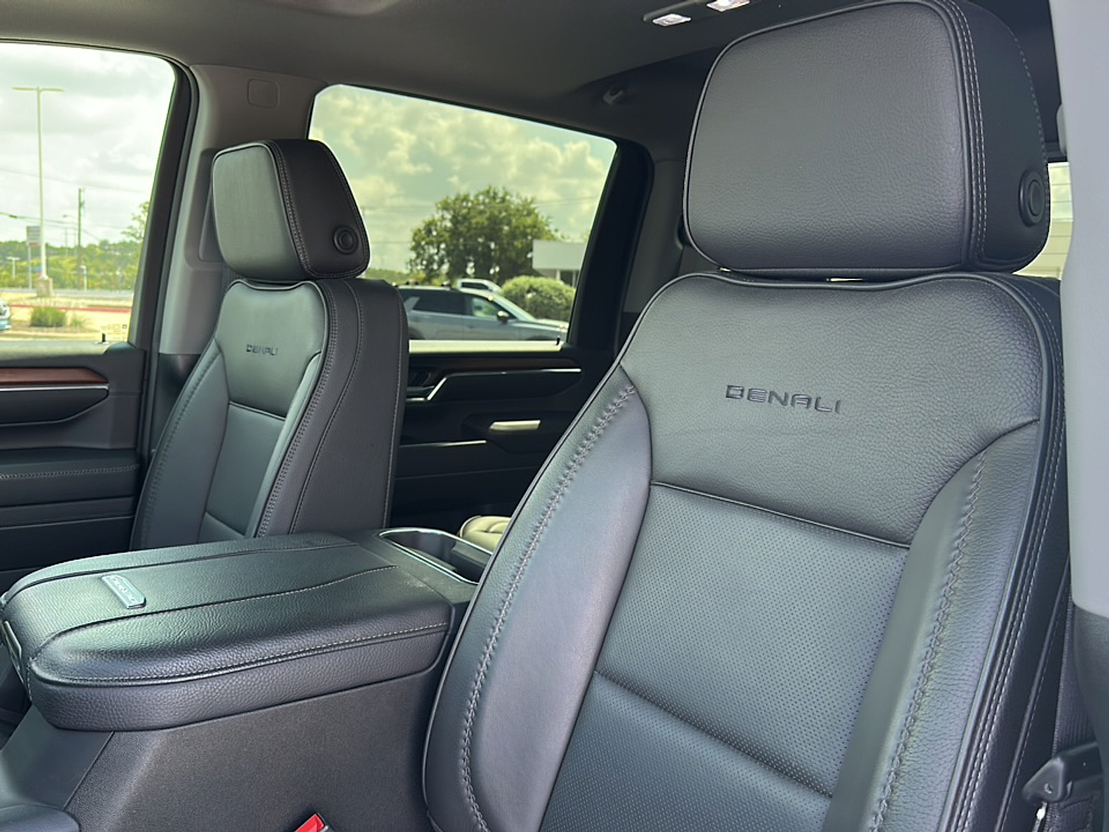 2024 Gmc Sierra 2500 HD Denali photo 3
