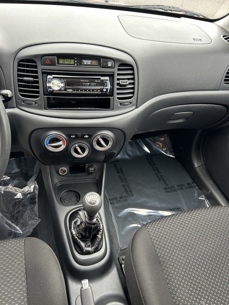 2008 Hyundai Accent GS photo 16