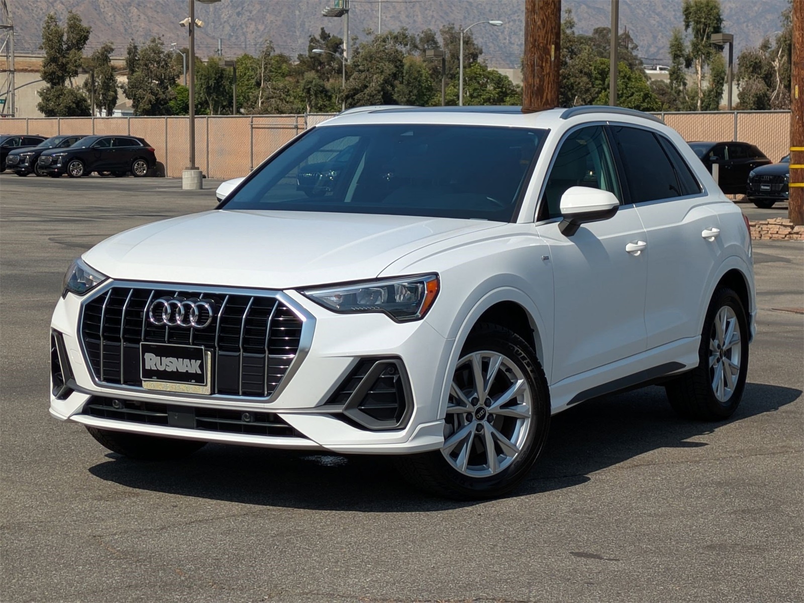 2022 Audi Q3 S line Premium photo 3