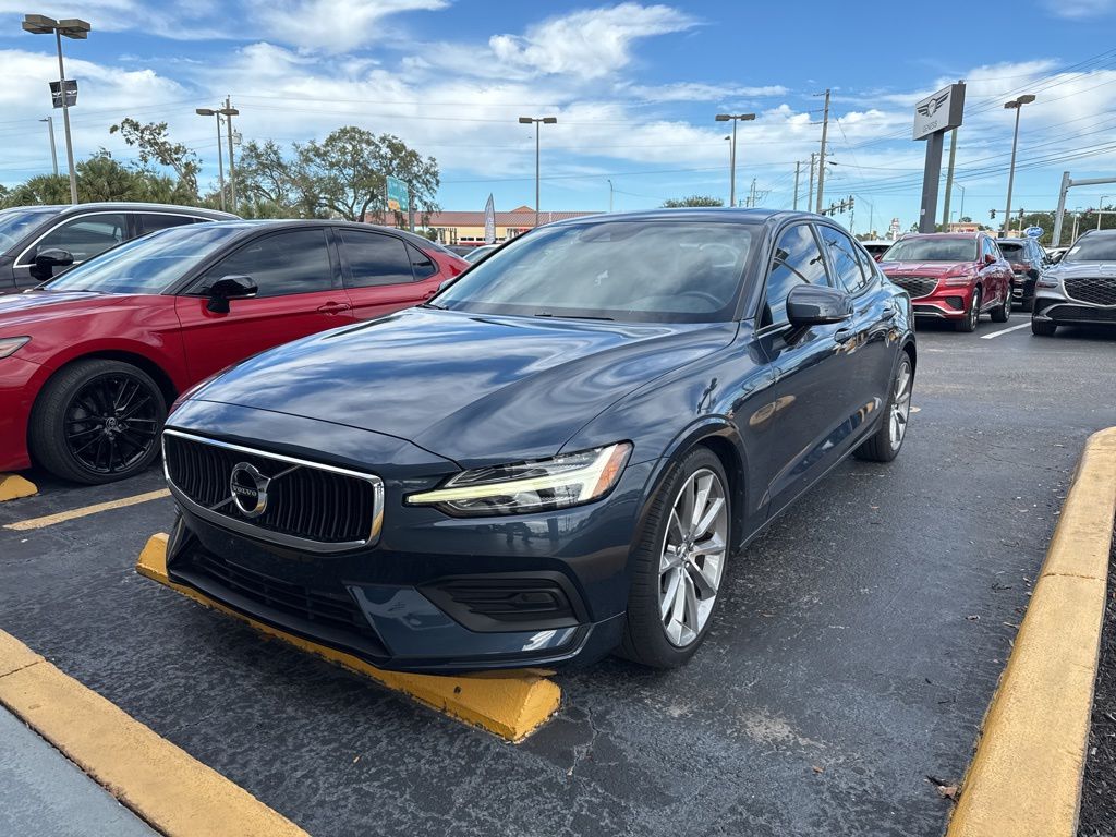 2019 Volvo S60 Momentum's photo