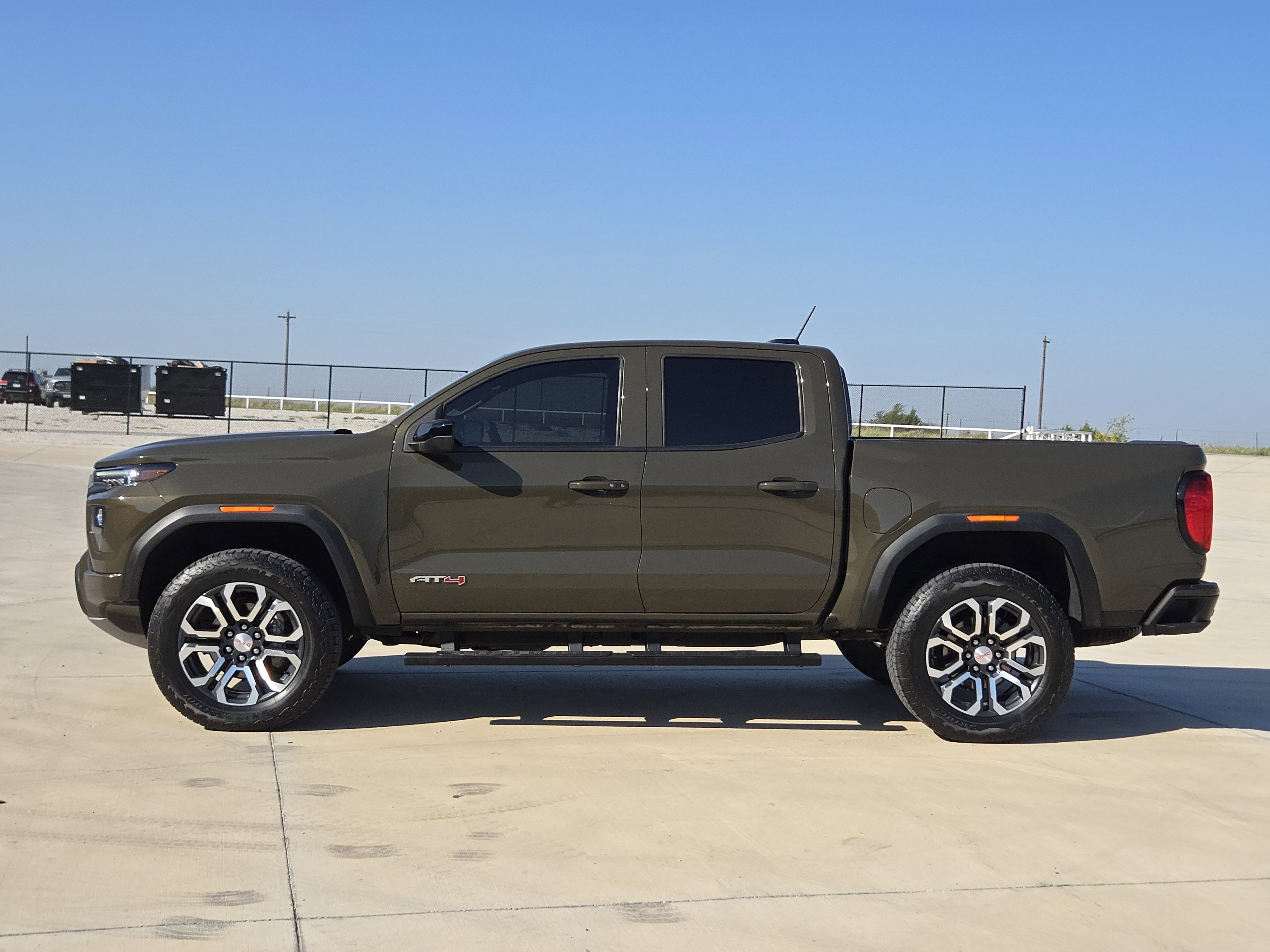 2024 Gmc Canyon AT4 photo 2