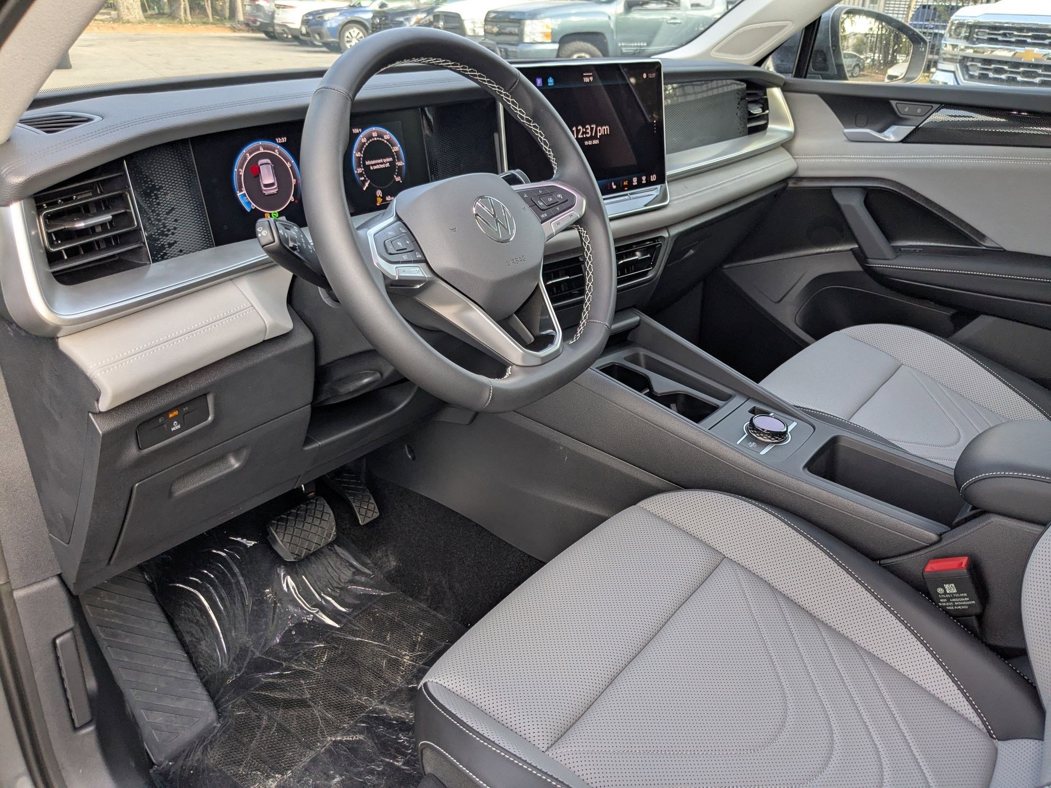 2025 Volkswagen Tiguan SE photo 4