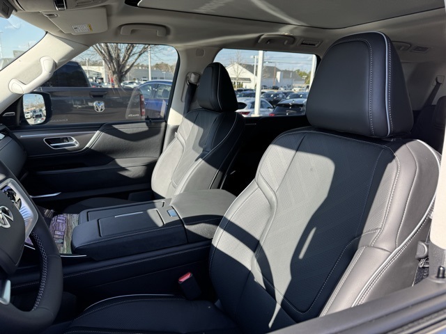 2025 Infiniti QX80 Luxe photo 2