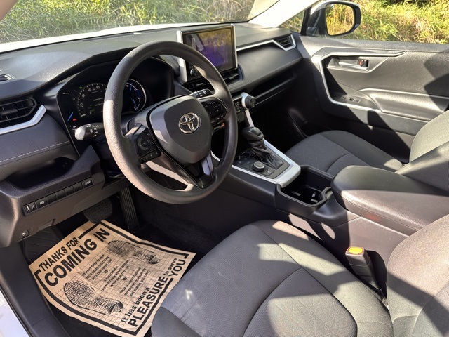 2024 Toyota RAV4 Hybrid XLE photo 8