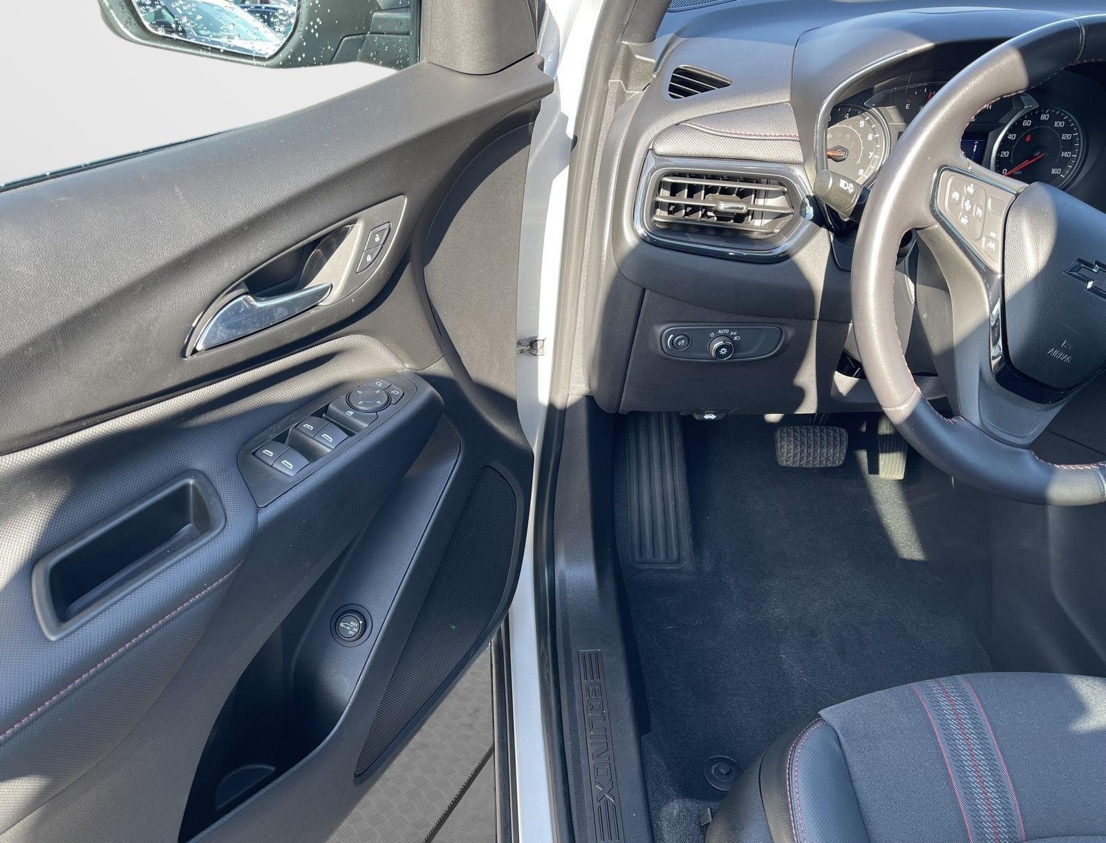 2022 Chevrolet Equinox RS photo 2