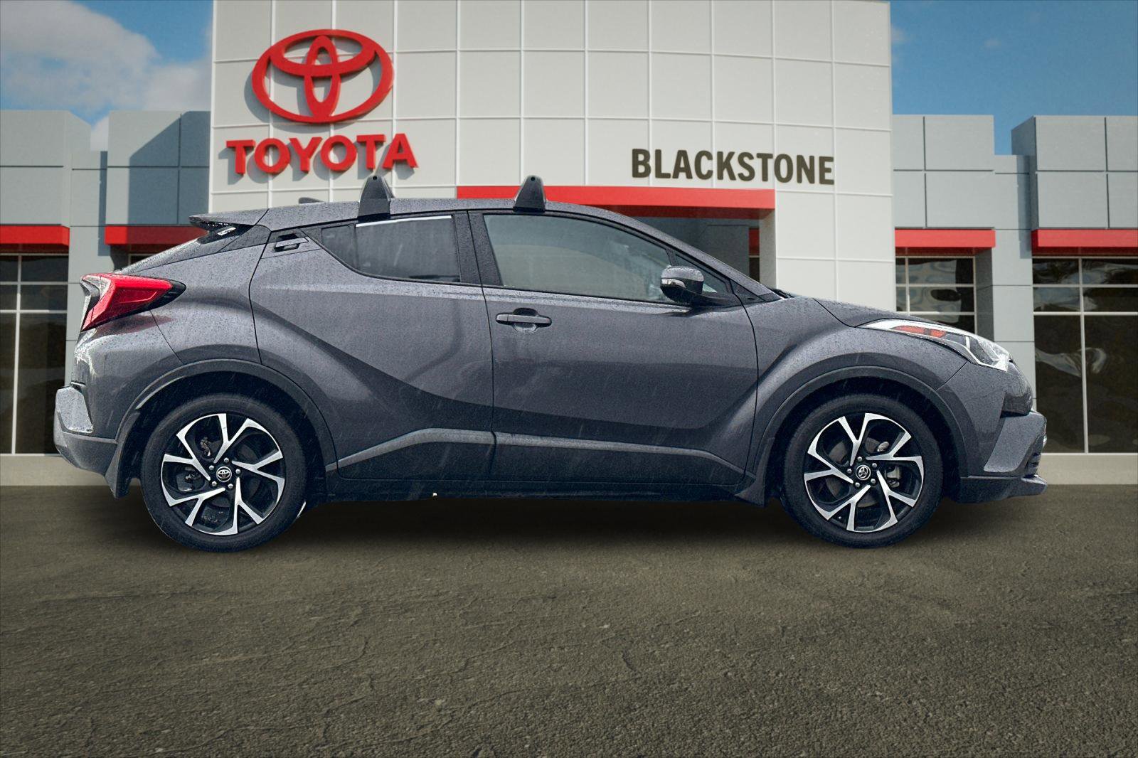 2018 Toyota C-HR XLE photo 2