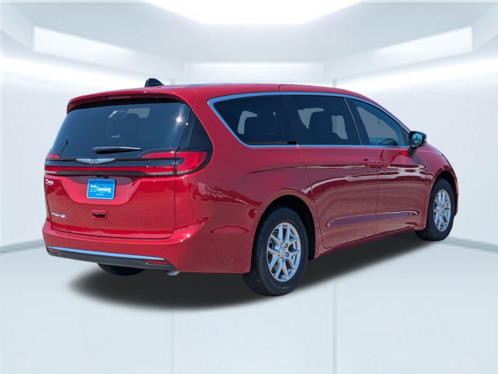 2026 Chrysler Pacifica photo 5