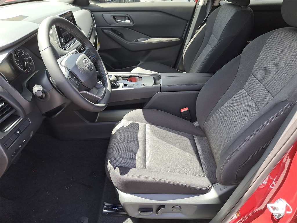 2026 Nissan Rogue SV photo 18