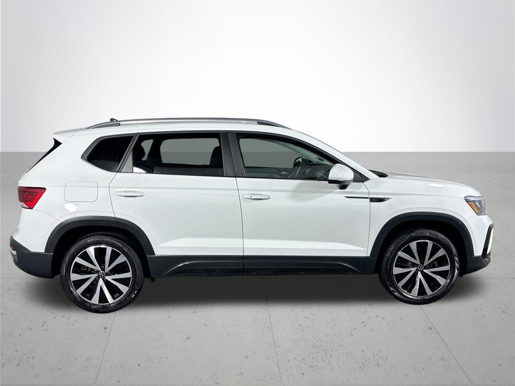 2022 Volkswagen Taos SE photo 4