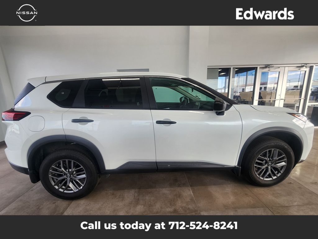 2025 Nissan Rogue S's photo