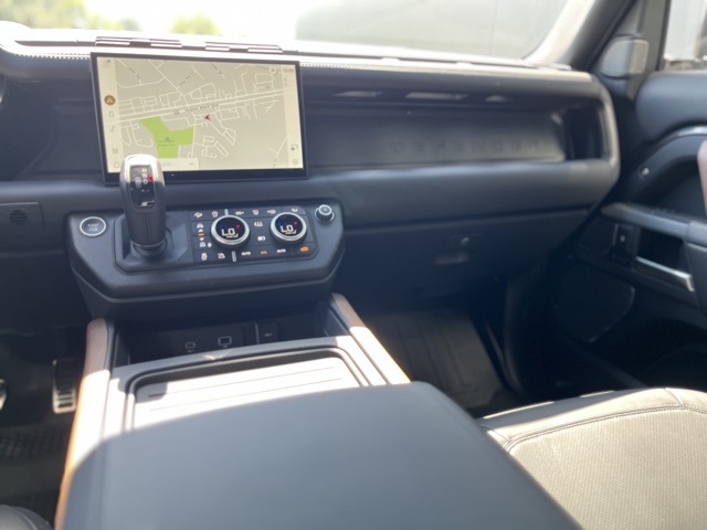 2024 Land Rover Defender 110 X photo 4