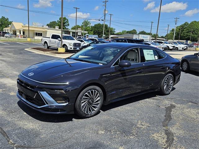 2025 Hyundai Sonata Hybrid Limited photo 2