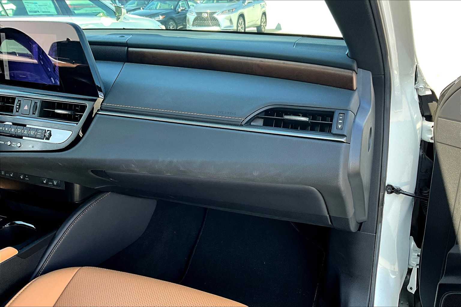 2025 Lexus ES Premium photo 18