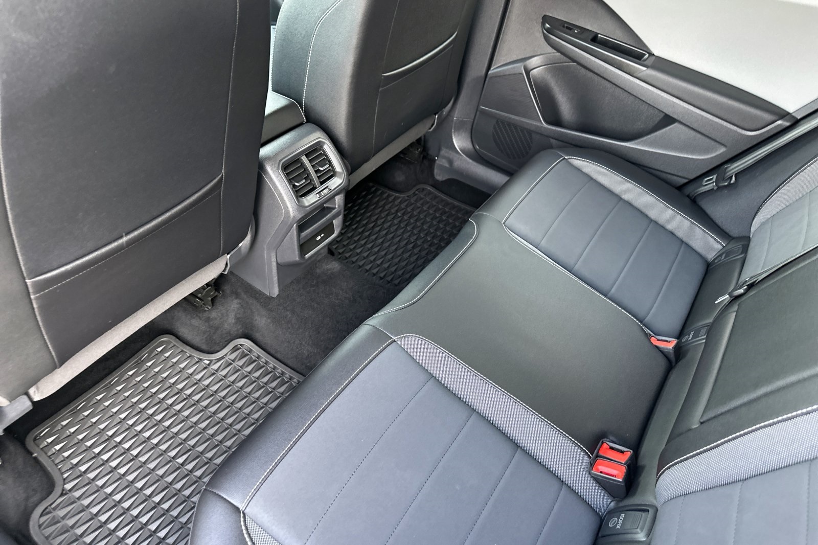 2022 Volkswagen Taos SE photo 11