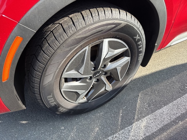 2022 Kia Sorento Hybrid S photo 2