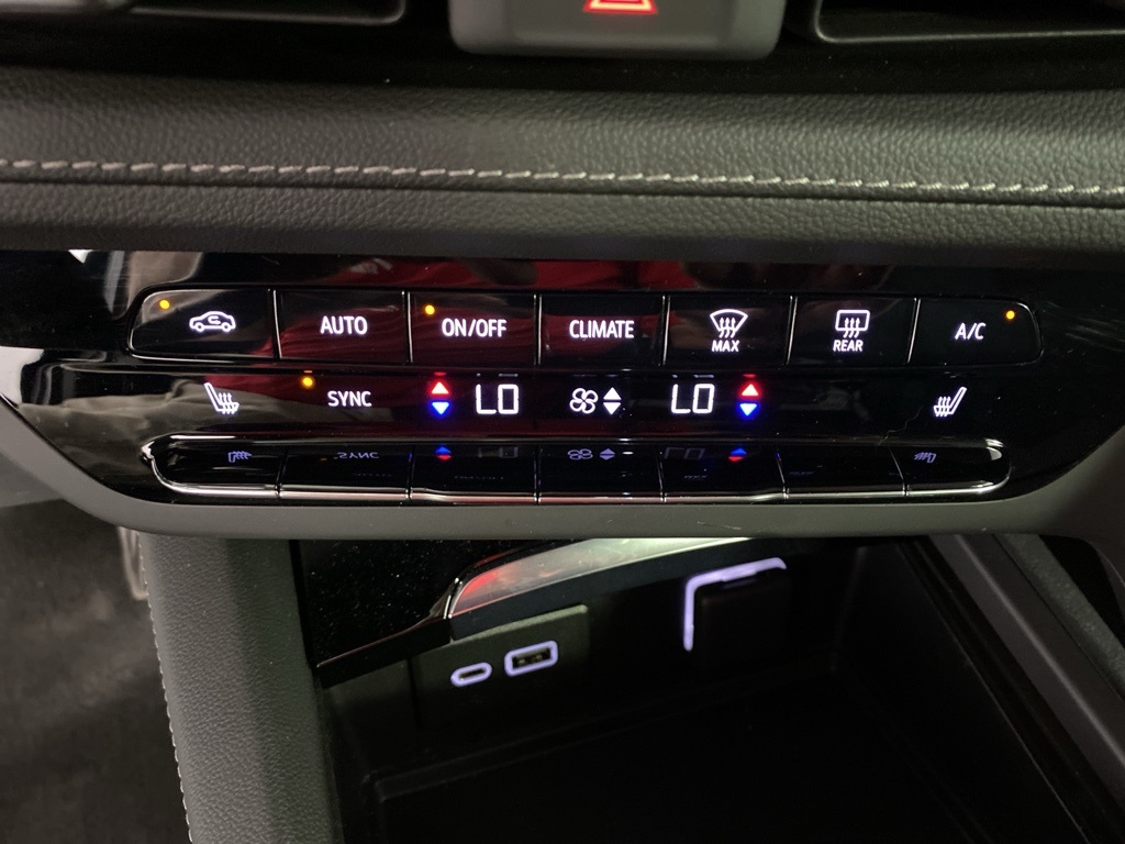 2023 Buick Envision Essence photo 12