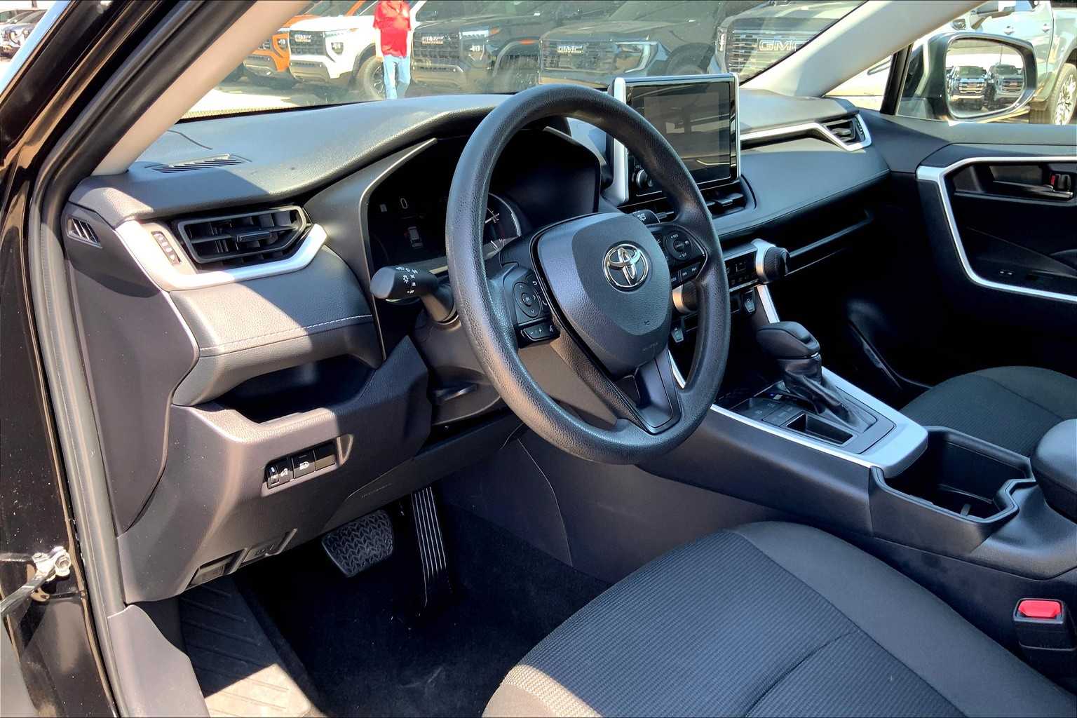 2025 Toyota RAV4 LE photo 14