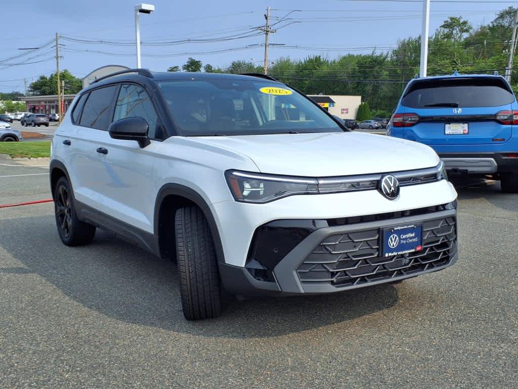 2025 Volkswagen Taos SE photo 3