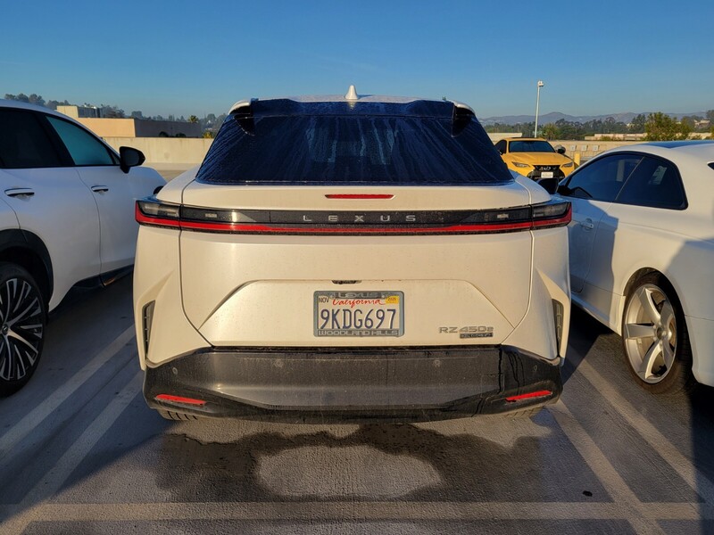 2023 Lexus RZ 450e Premium photo 4