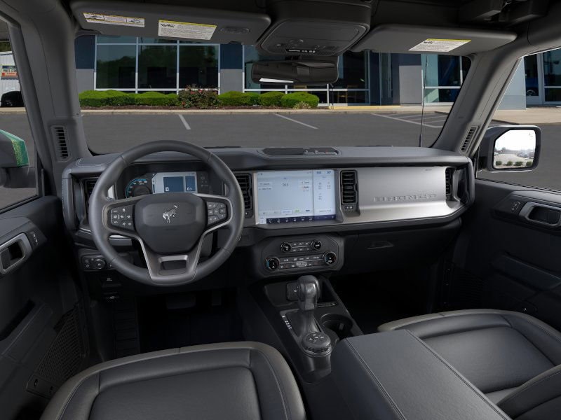 2025 Ford Bronco Outer Banks photo 2