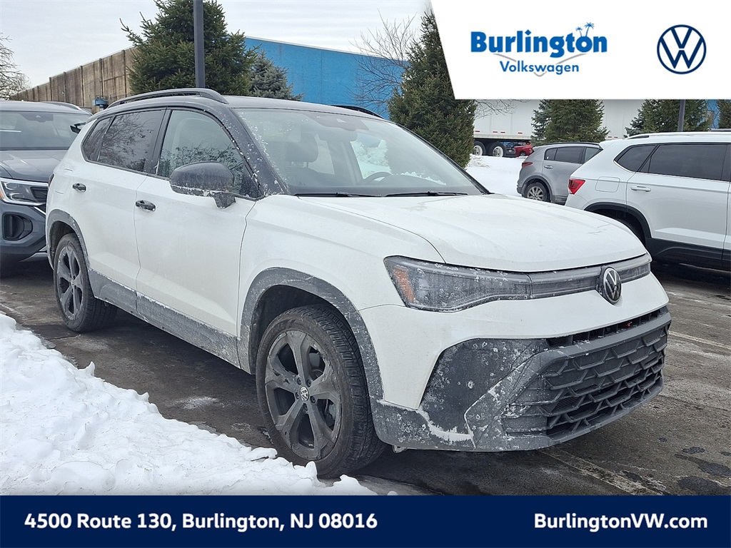 2025 Volkswagen Taos SE Black