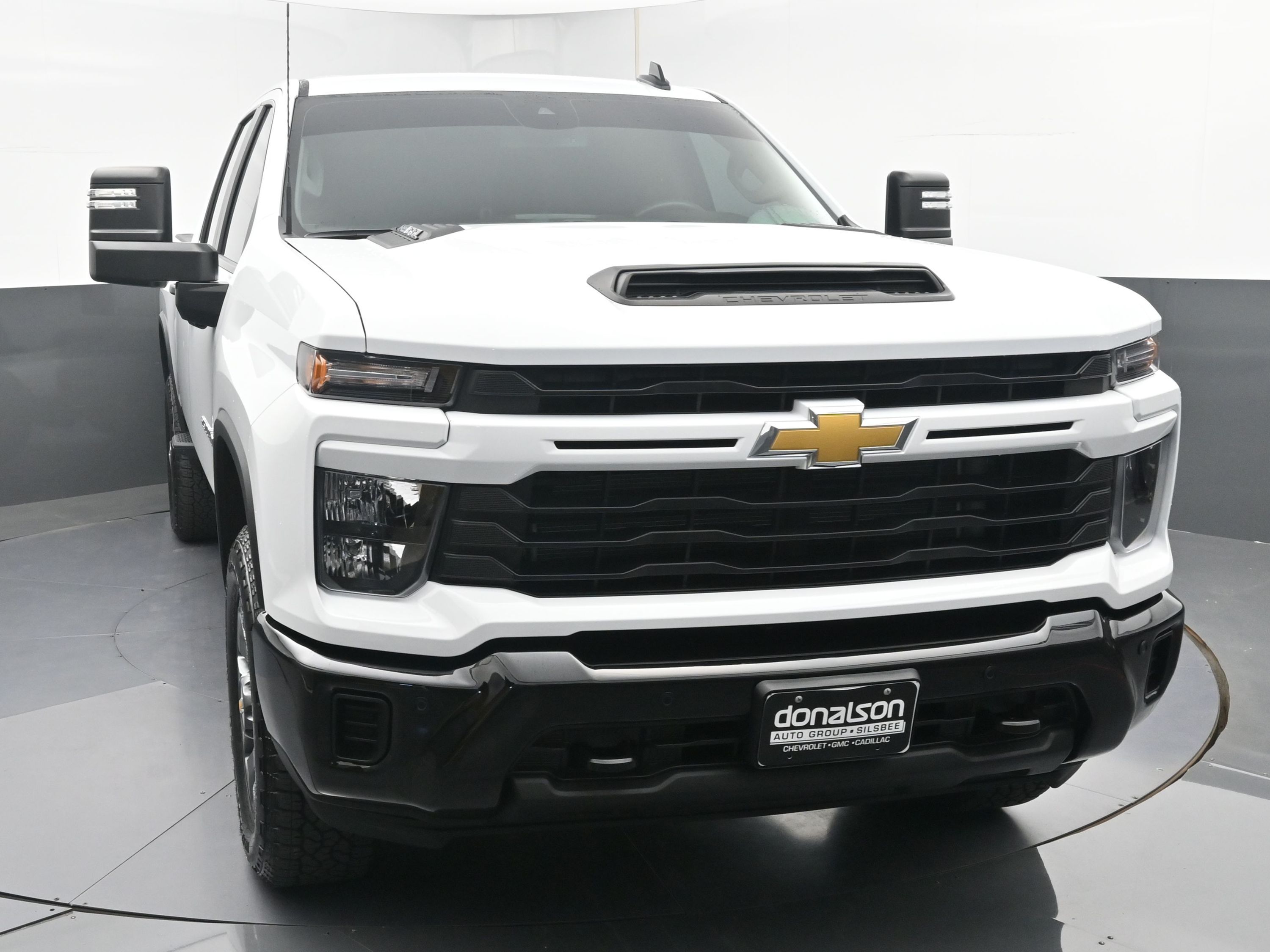 2026 Chevrolet Silverado 2500HD Custom photo 2