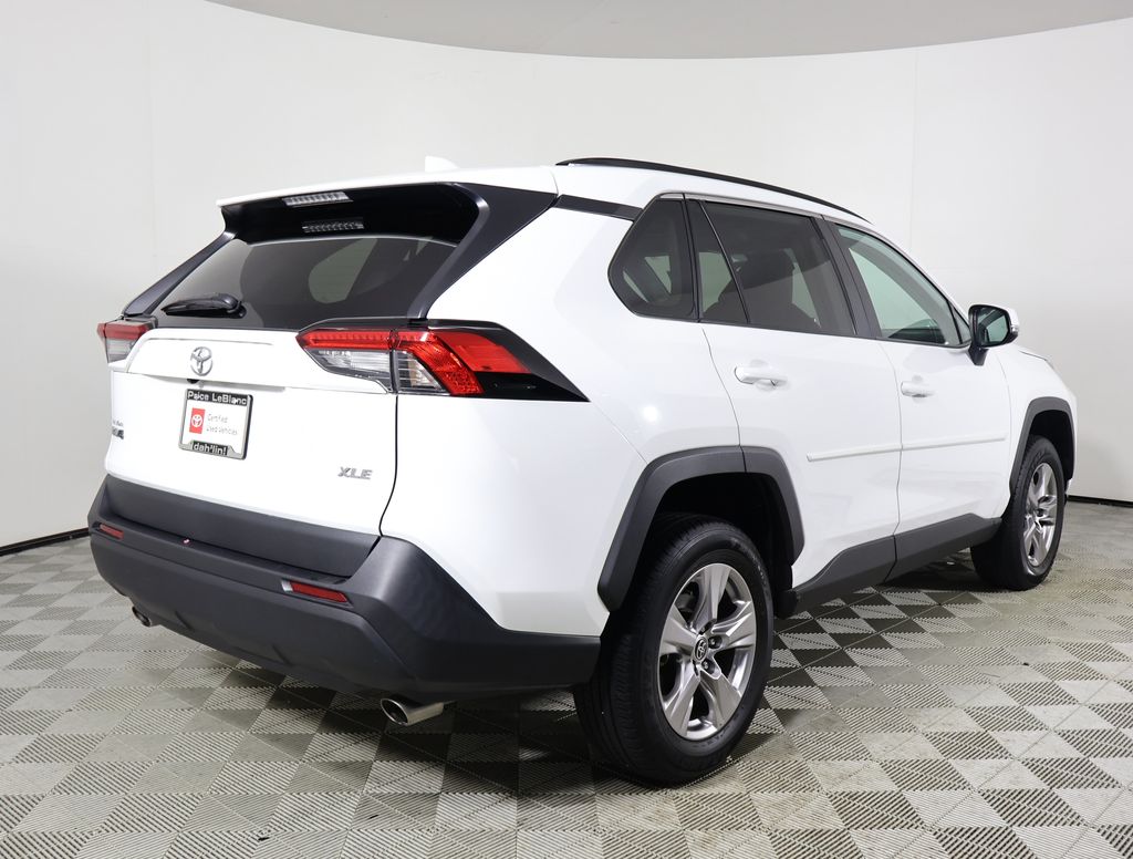 2023 Toyota RAV4 XLE photo 6