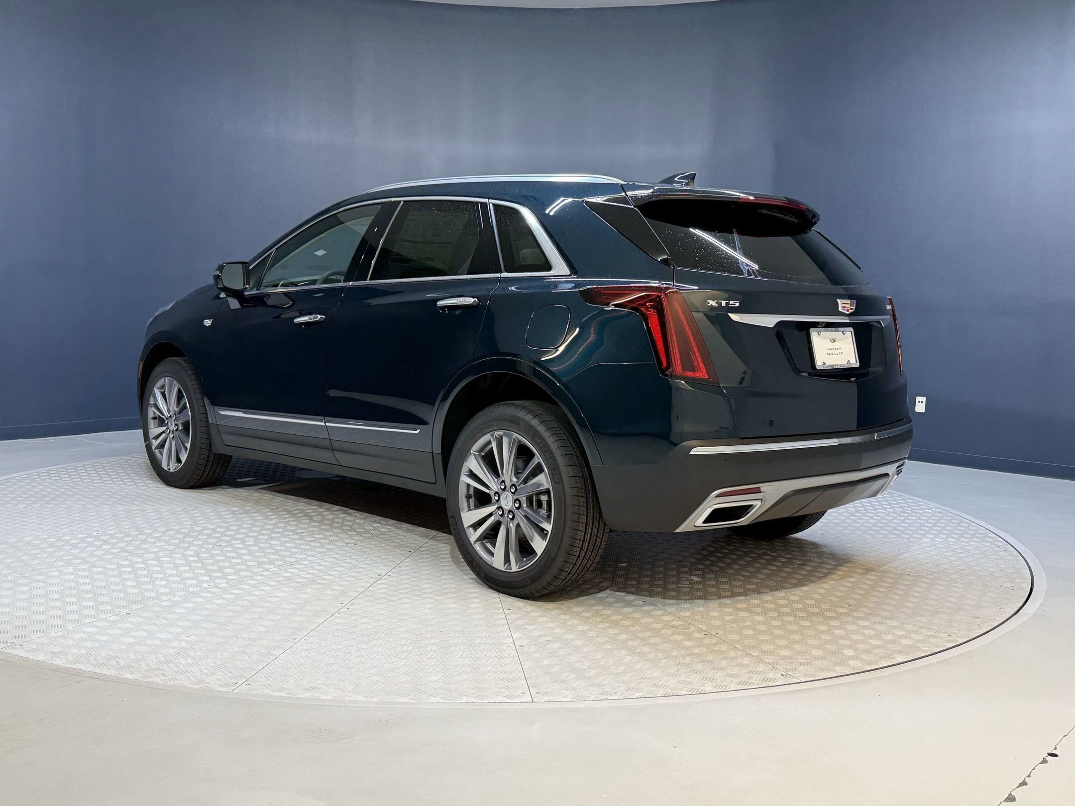 2025 Cadillac XT5 Premium Luxury photo 3