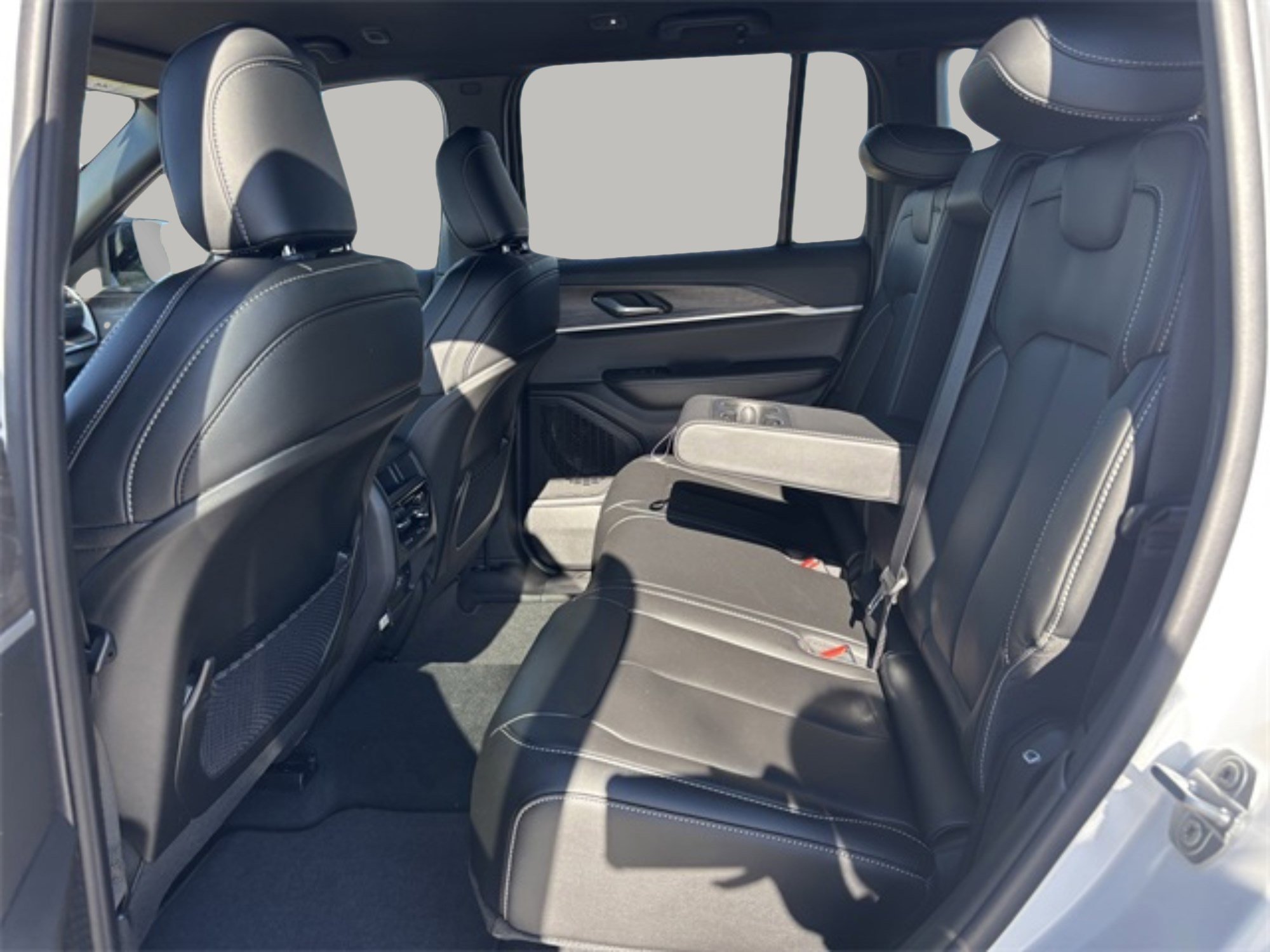 2025 Jeep Grand Cherokee Limited photo 30