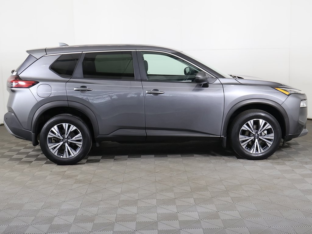 2022 Nissan Rogue SV photo 14