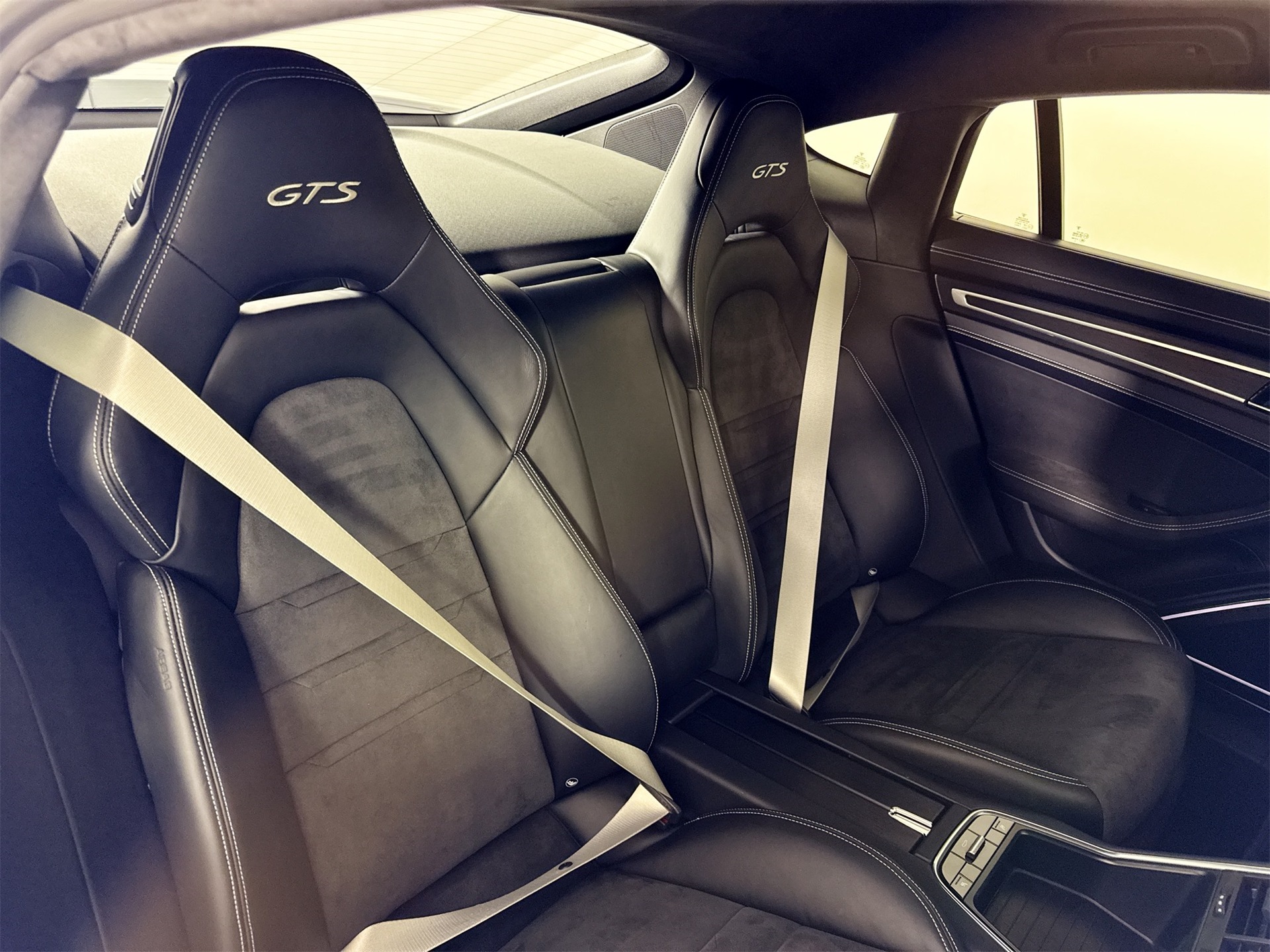 2019 Porsche Panamera GTS photo 22
