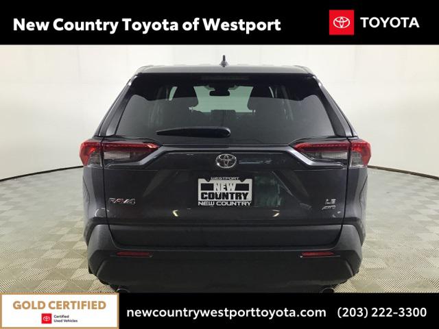 2022 Toyota RAV4 LE photo 2