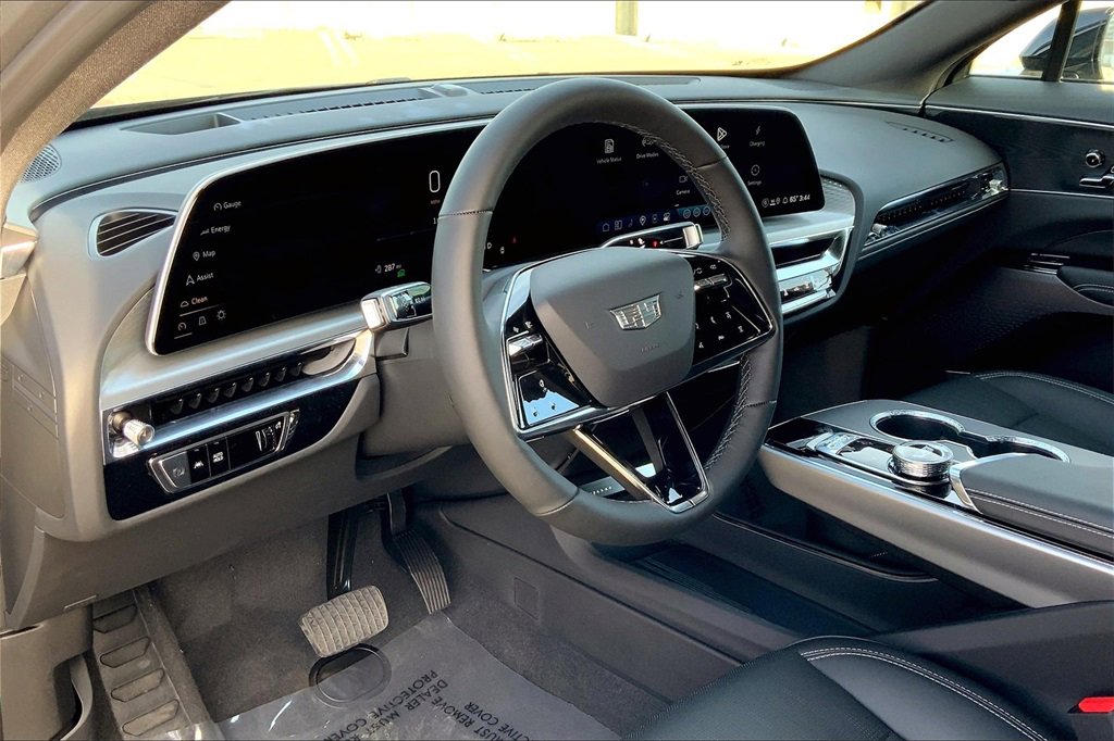2025 Cadillac Lyriq Luxury photo 9
