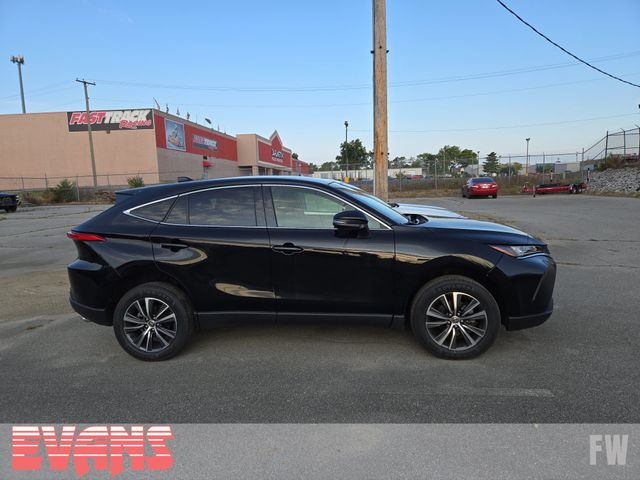 2022 Toyota Venza LE photo 3