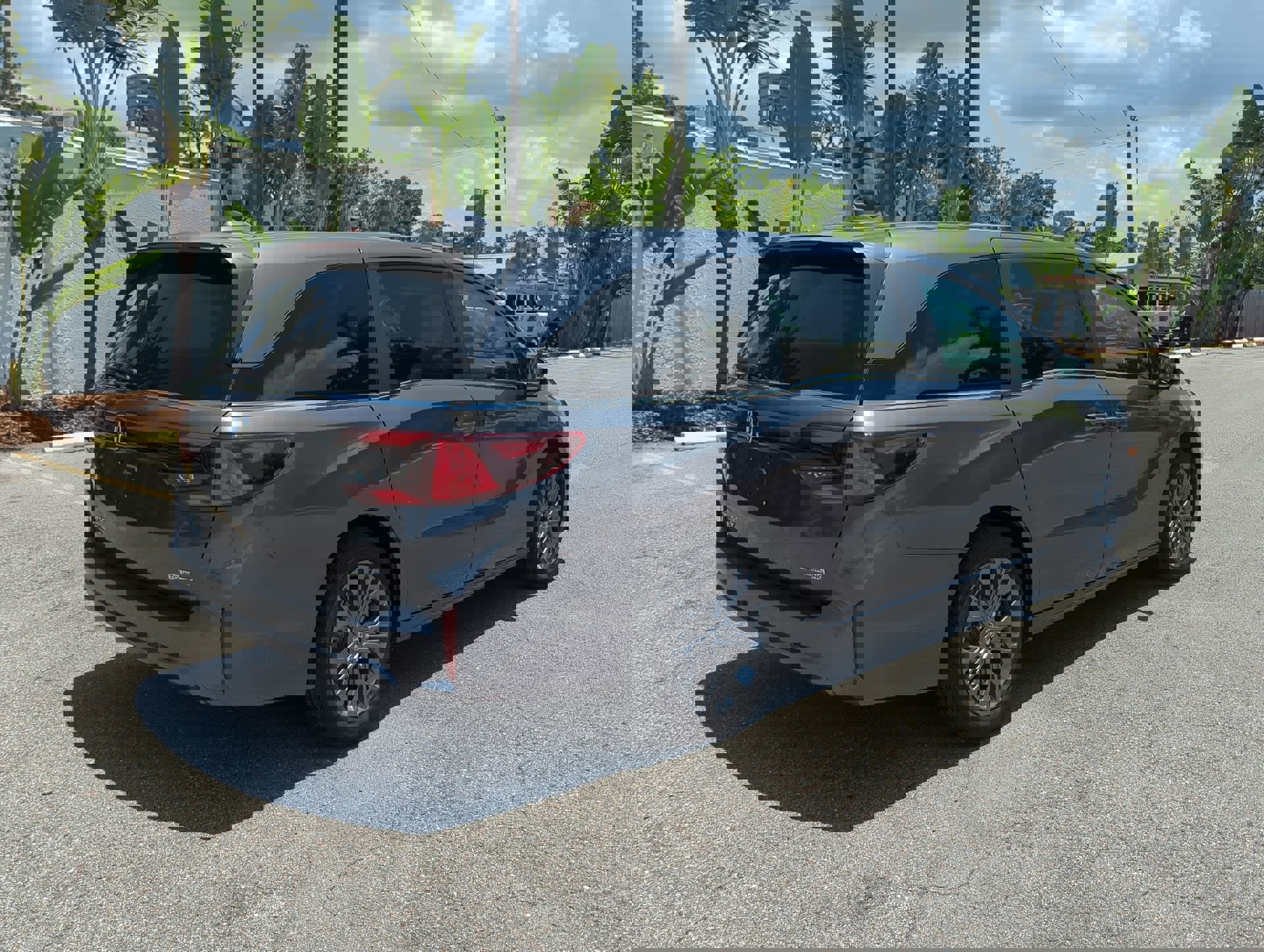 2025 Honda Odyssey Touring photo 5