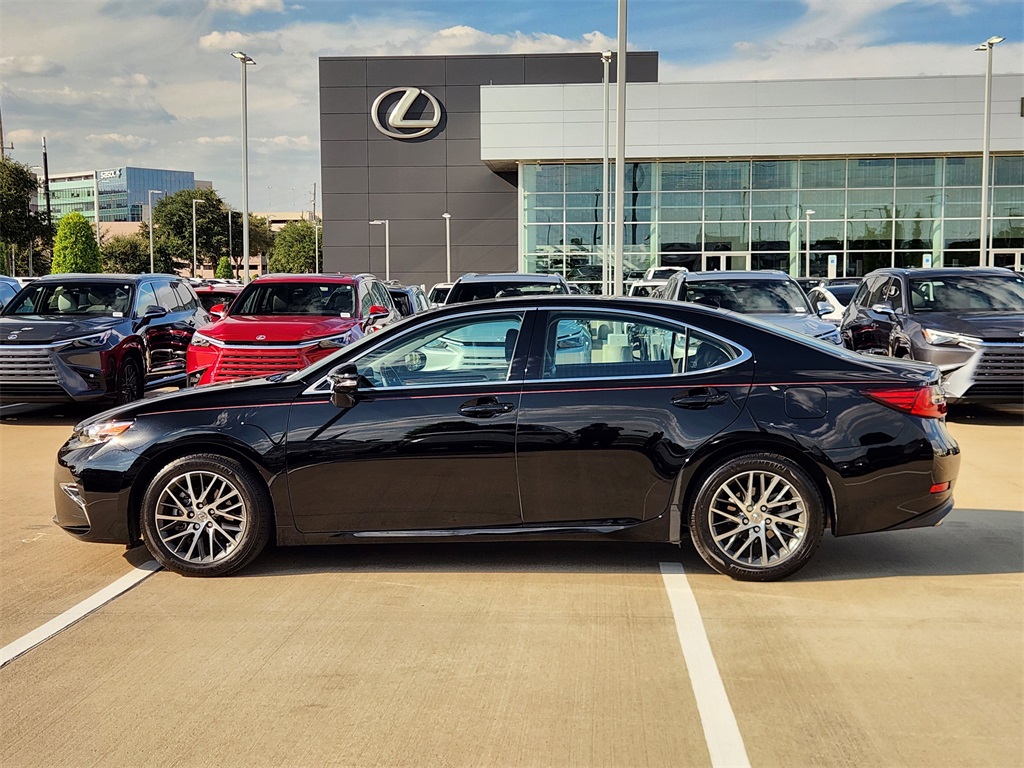 2017 Lexus ES 350 photo 4