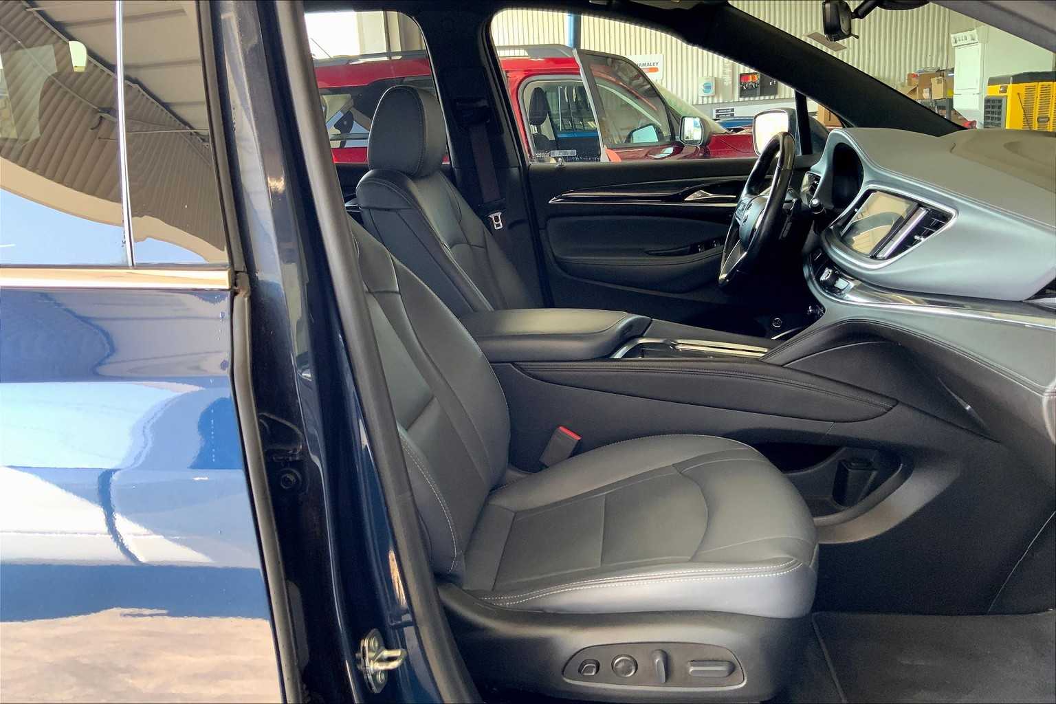 2023 Buick Enclave Premium photo 8