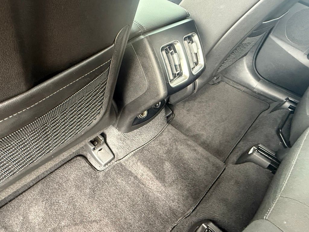 2022 Kia Sorento LX photo 26