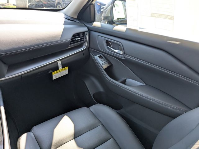 2025 Nissan Rogue SV photo 13