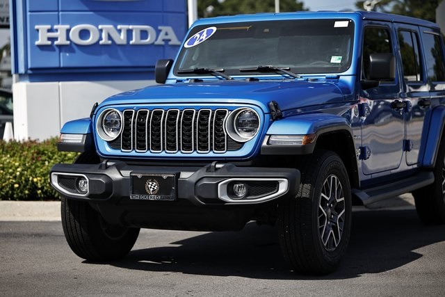 2024 Jeep Wrangler Sahara photo 2