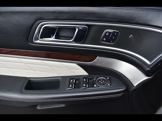 2017 Ford Explorer Platinum photo 12