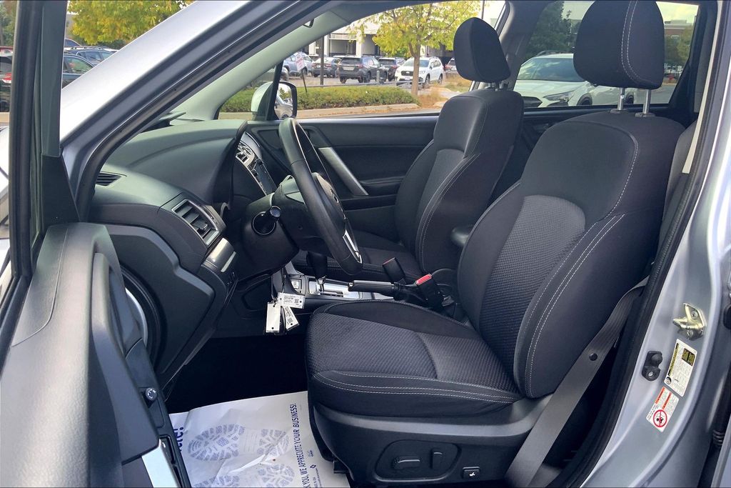 2017 Subaru Forester 2.5i Premium photo 23