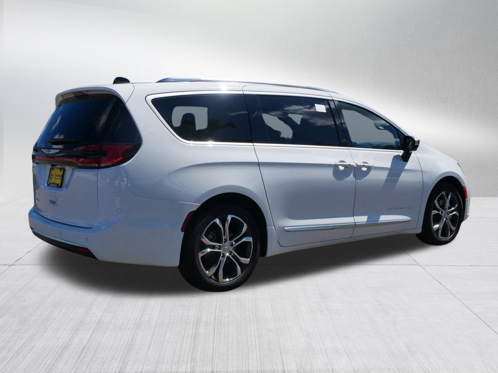 2026 Chrysler Pacifica Pinnacle photo 7