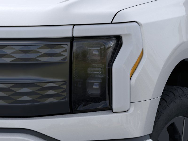 2025 Ford F-150 Lightning Lariat photo 18