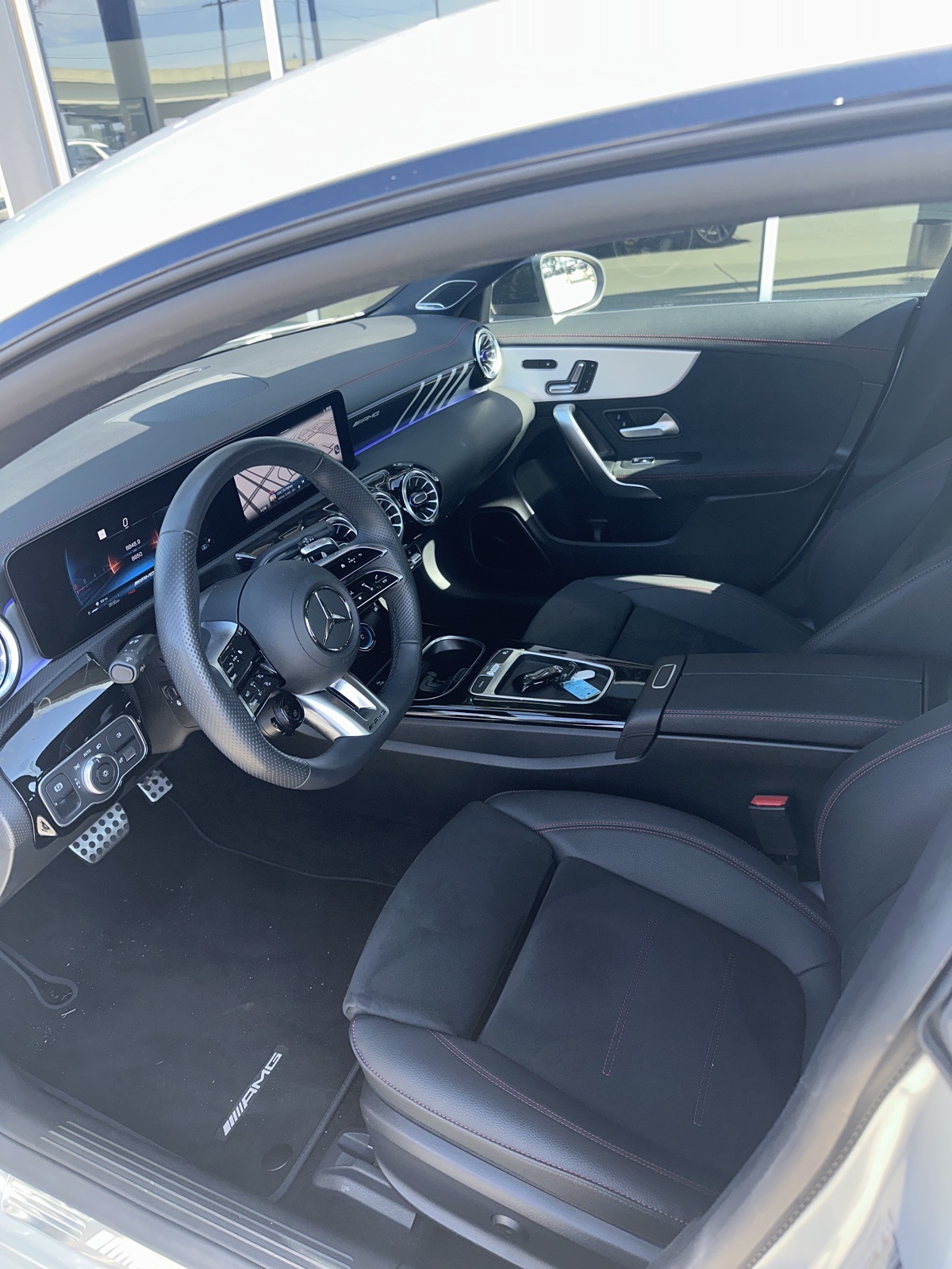 2025 Mercedes Benz CLA 35 photo 4