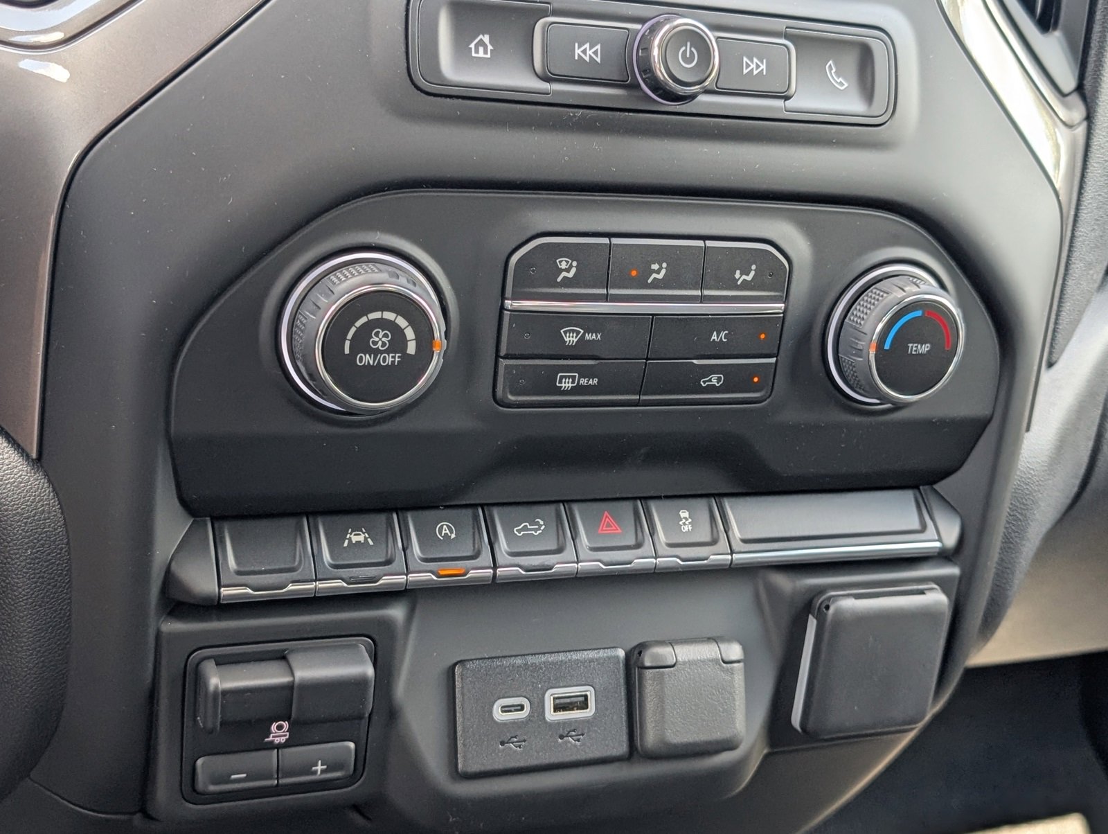 2025 Chevrolet Silverado 1500 Custom photo 11