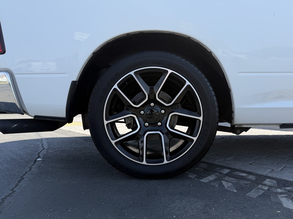 2021 Ram 1500 Classic SLT photo 4