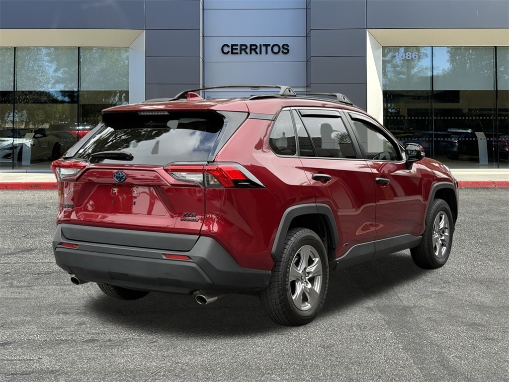 2023 Toyota RAV4 Hybrid XLE photo 5