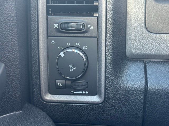2016 Ram 1500 Express photo 32