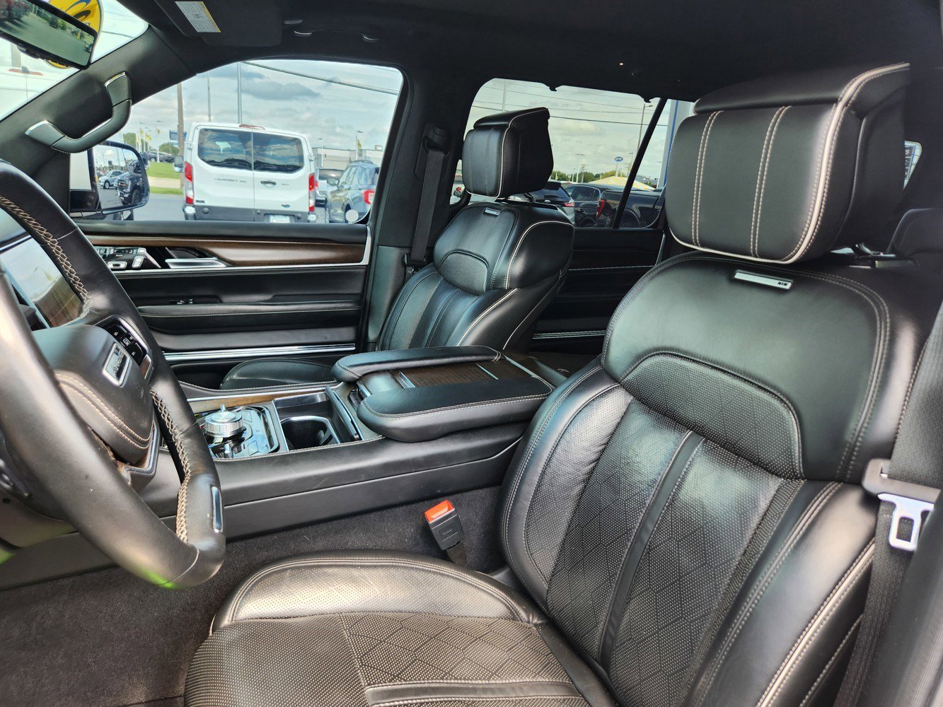 2022 Jeep Grand Wagoneer II photo 26